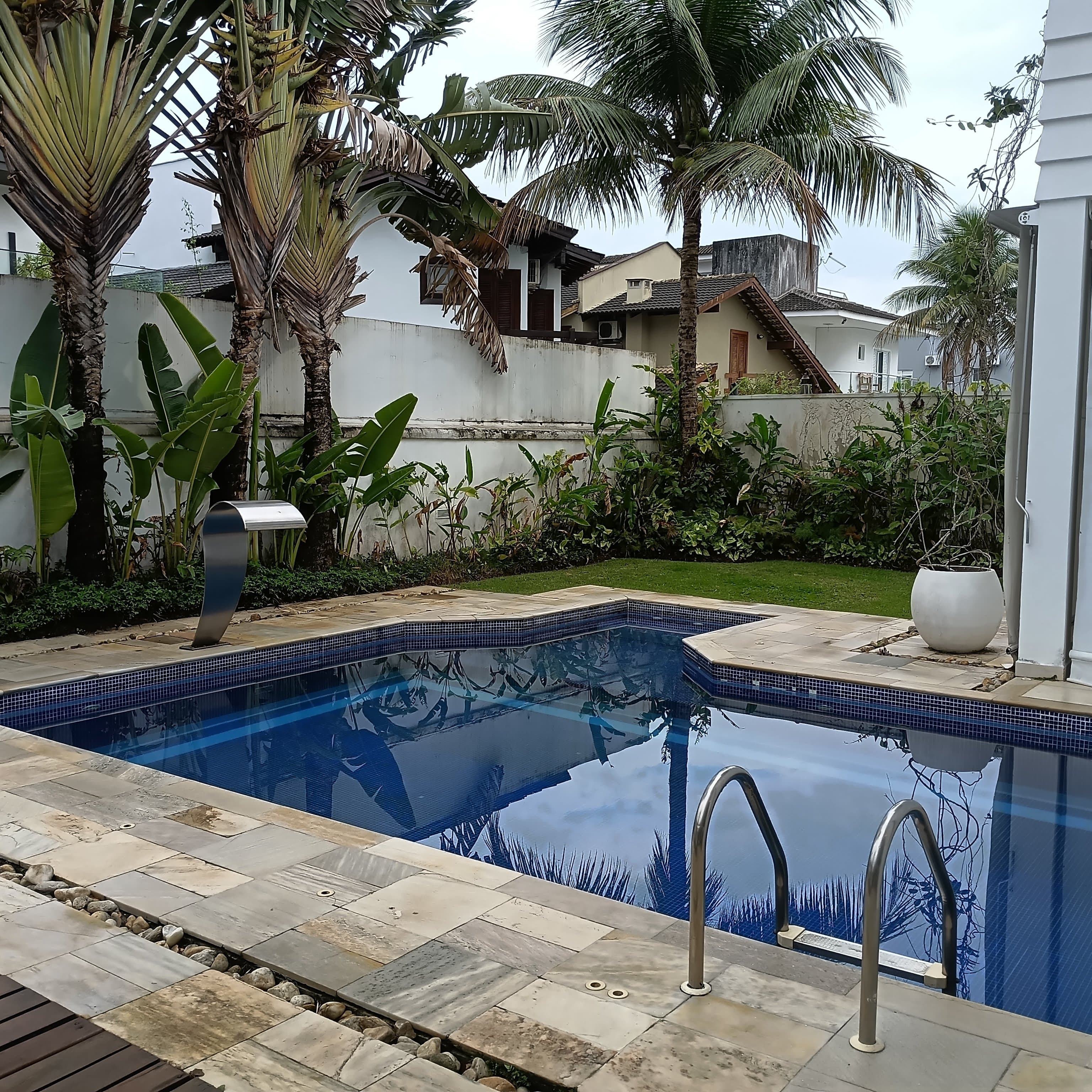 Sobrado com terreno duplo e excelente área de Lazer